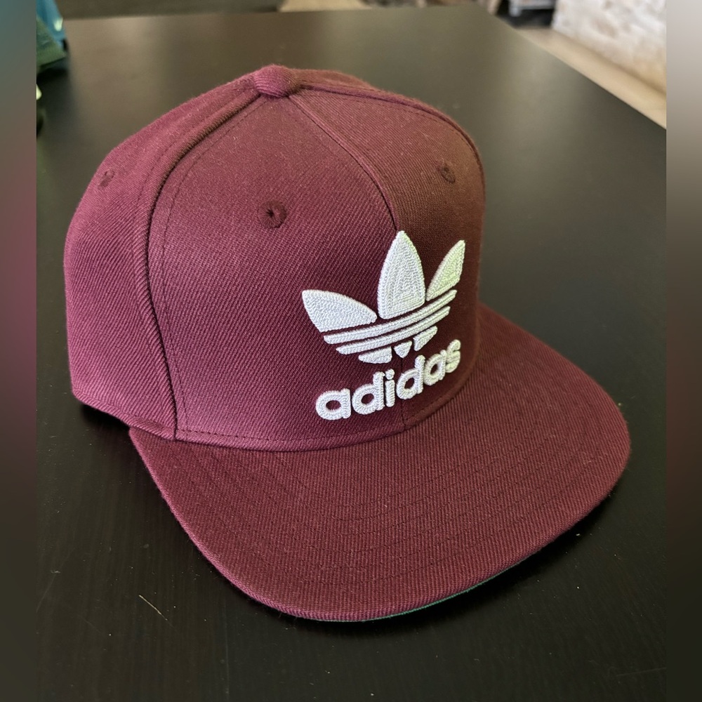 Adidas hat burgundy used maybe once great condition